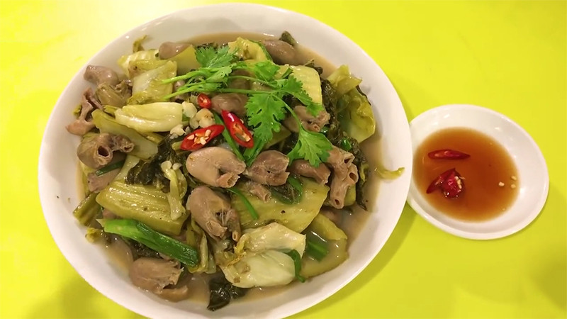 alt text: Bao tử cá xào cải chua hoàn thành
