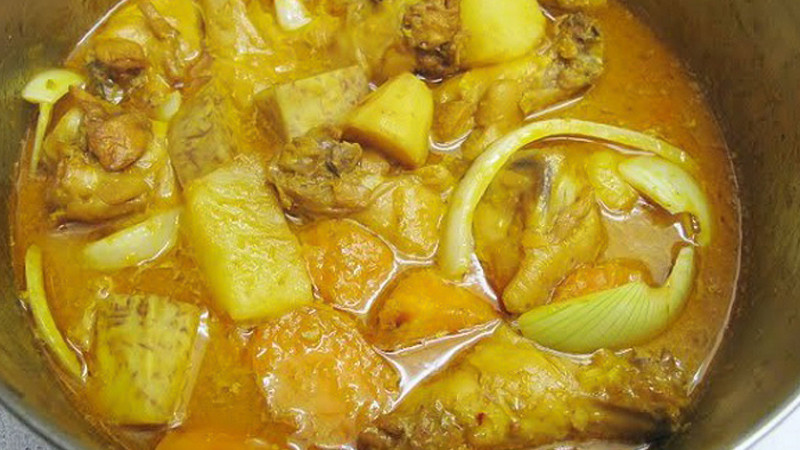 alt text: Xào thịt vịt với bột cà ri và các gia vị