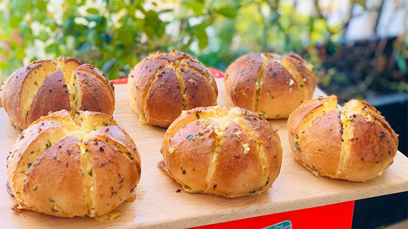 Bánh mì bơ tỏi phô mai sau khi hoàn thành