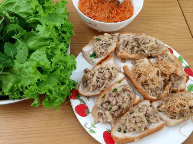 Bánh mì hấp Cô Giang lái miệng