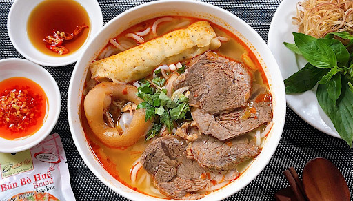 Bát bún bò Huế thơm ngon đậm đà hương vị