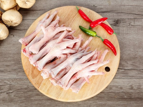 Cách làm chân gà rút xương ngâm sả tắc chua cay, đậm vị