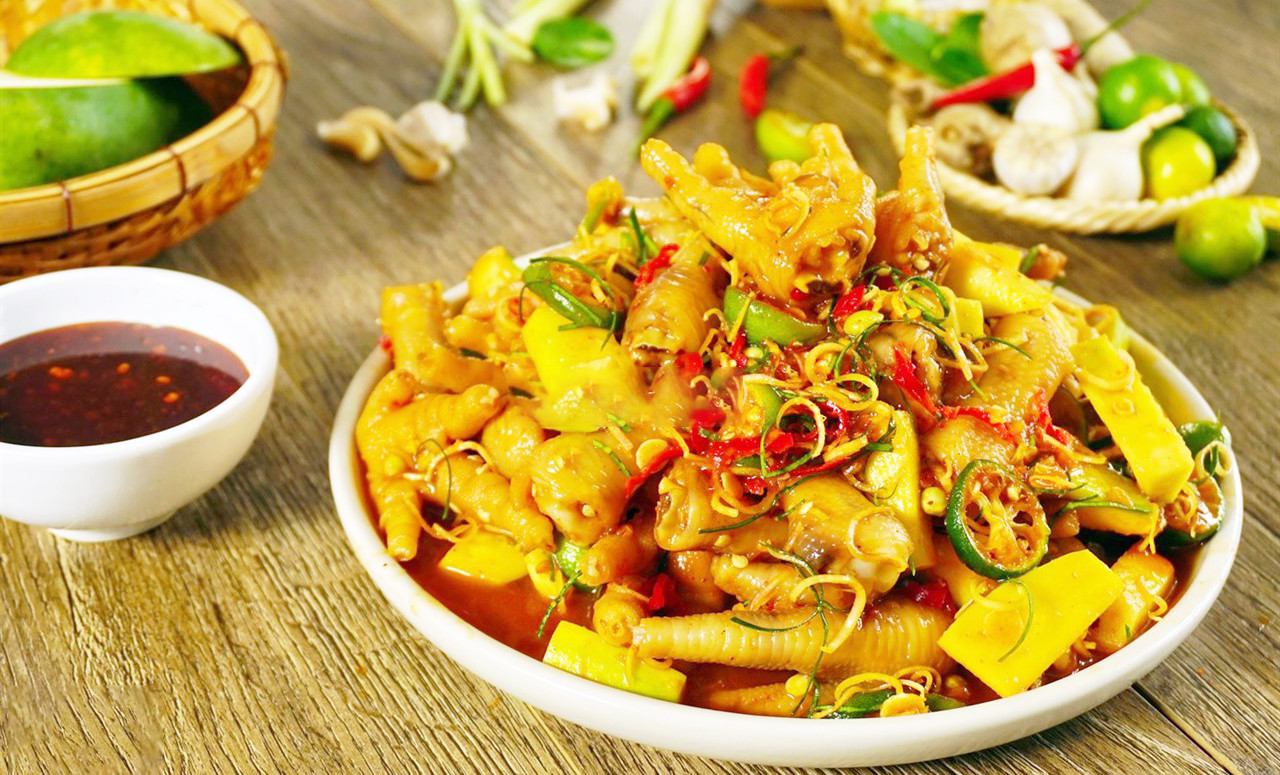 Chân gà ngâm sả tắc kiểu Thái
