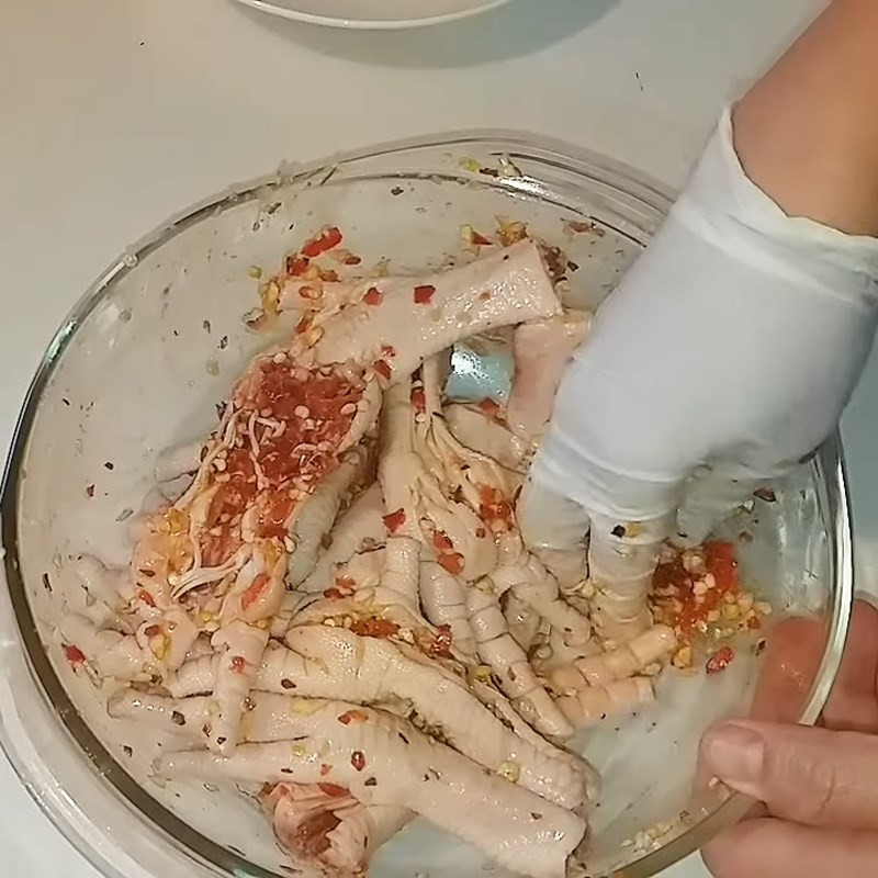 Chân giò ướp gia vị