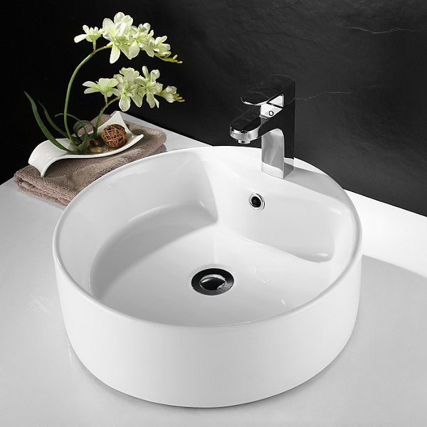Chậu rửa mặt làm điểm nhấn cho phòng tắm