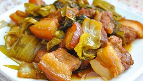 Chọn mua nguyên liệu tươi cho heo quay kho cà chua