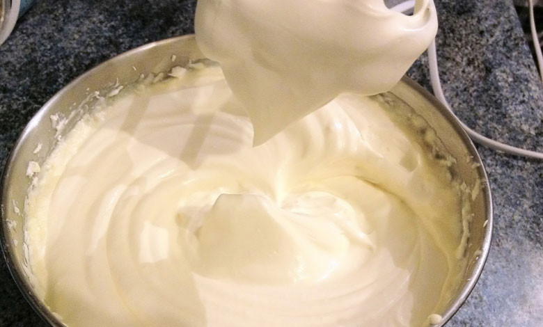 Đánh kem whipping cream