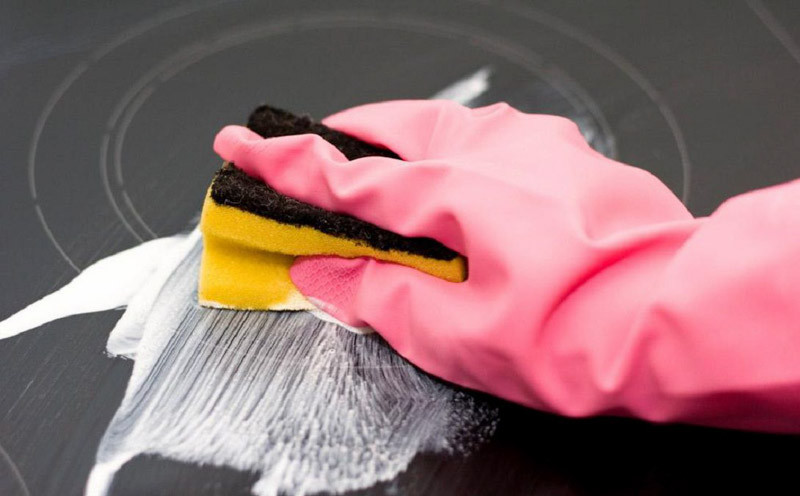 Loại bỏ vết bẩn khỏi bếp từ dễ dàng hơn