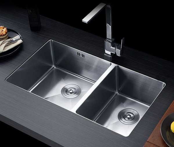 Lựa chọn giữa cháu rửa bát âm và đứng