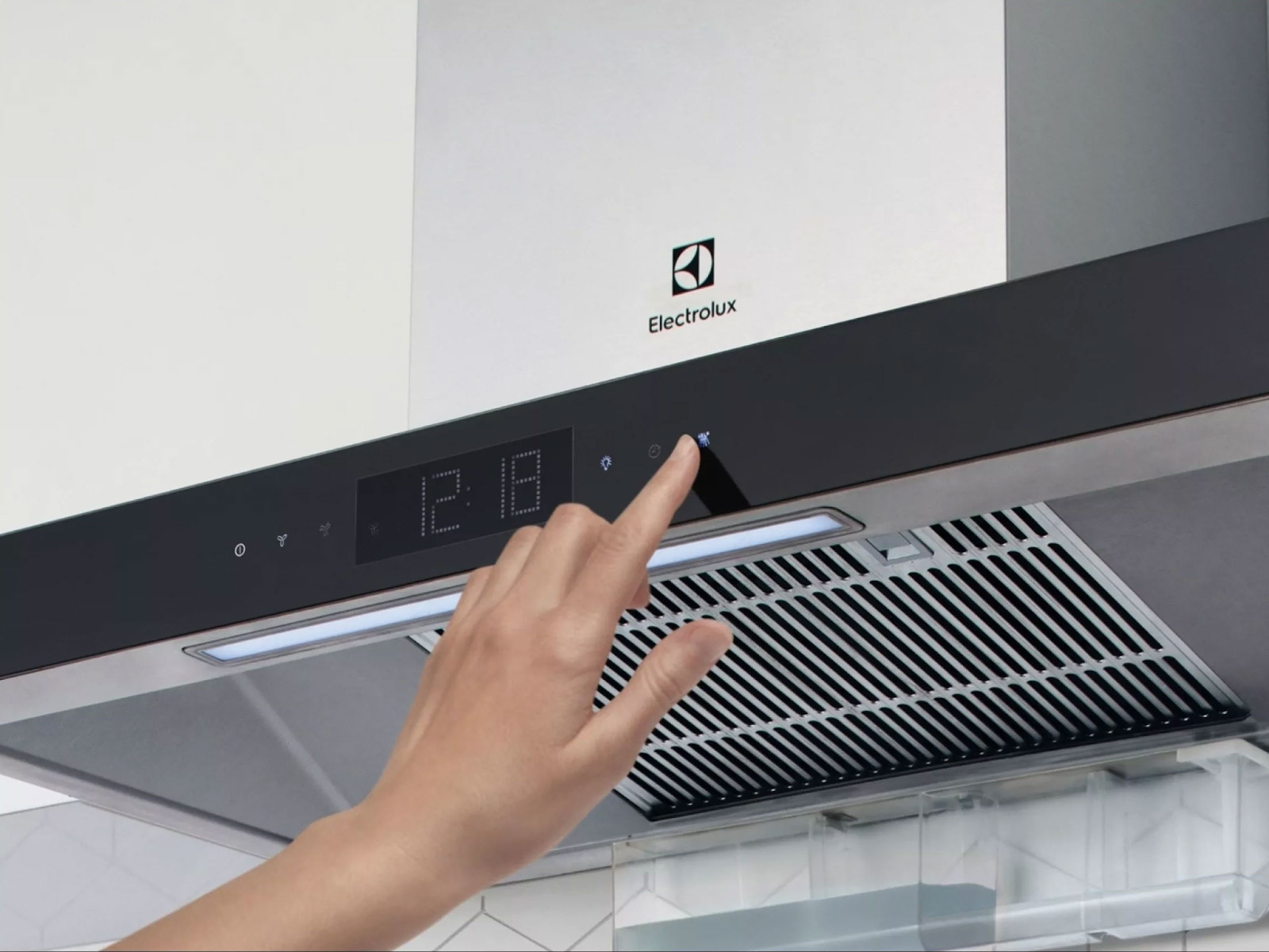 Máy hút mùi Sunhouse SHB6118B với công suất hút lớn