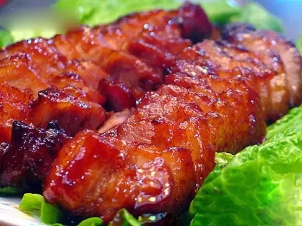 Miếng thịt ba chỉ nướng vàng ươm, thơm lừng.