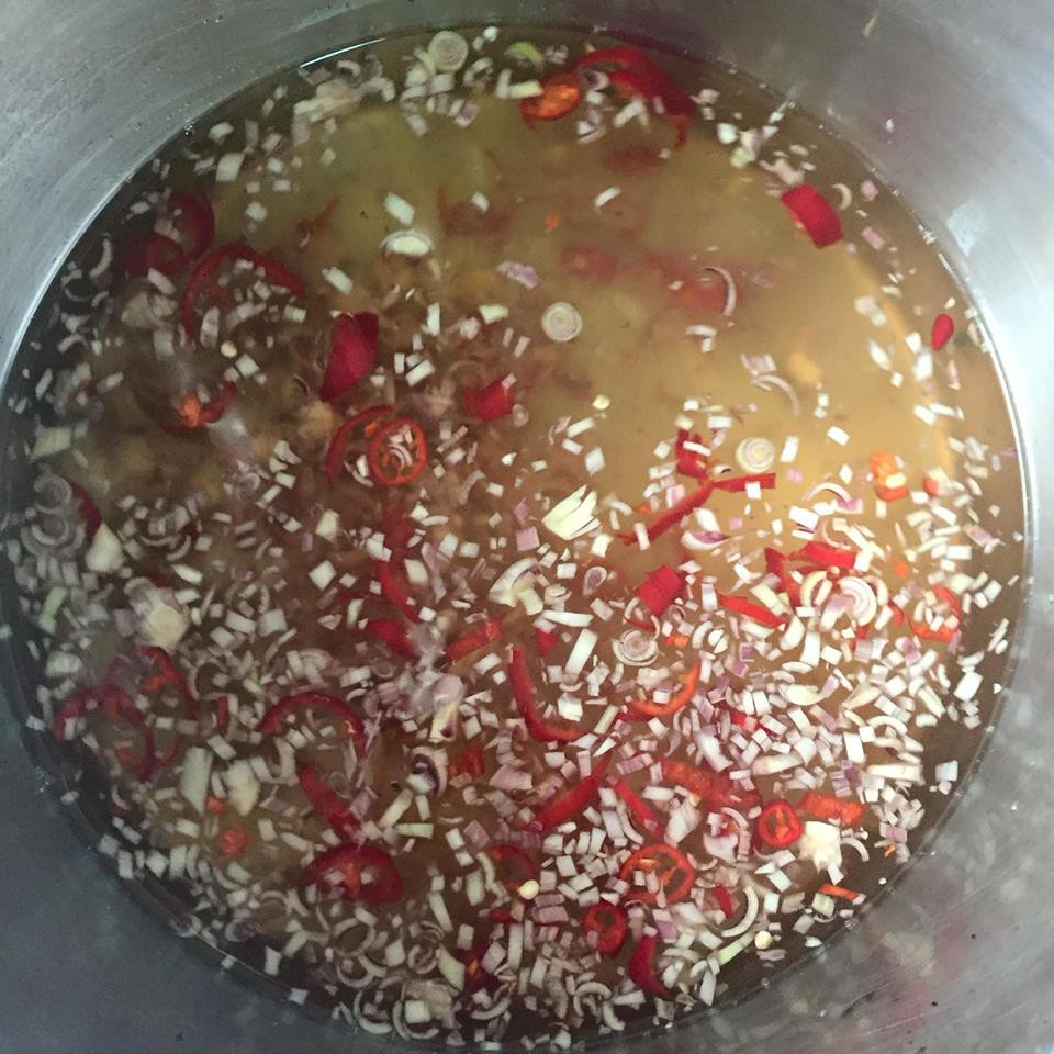 Nước ngâm chân gà