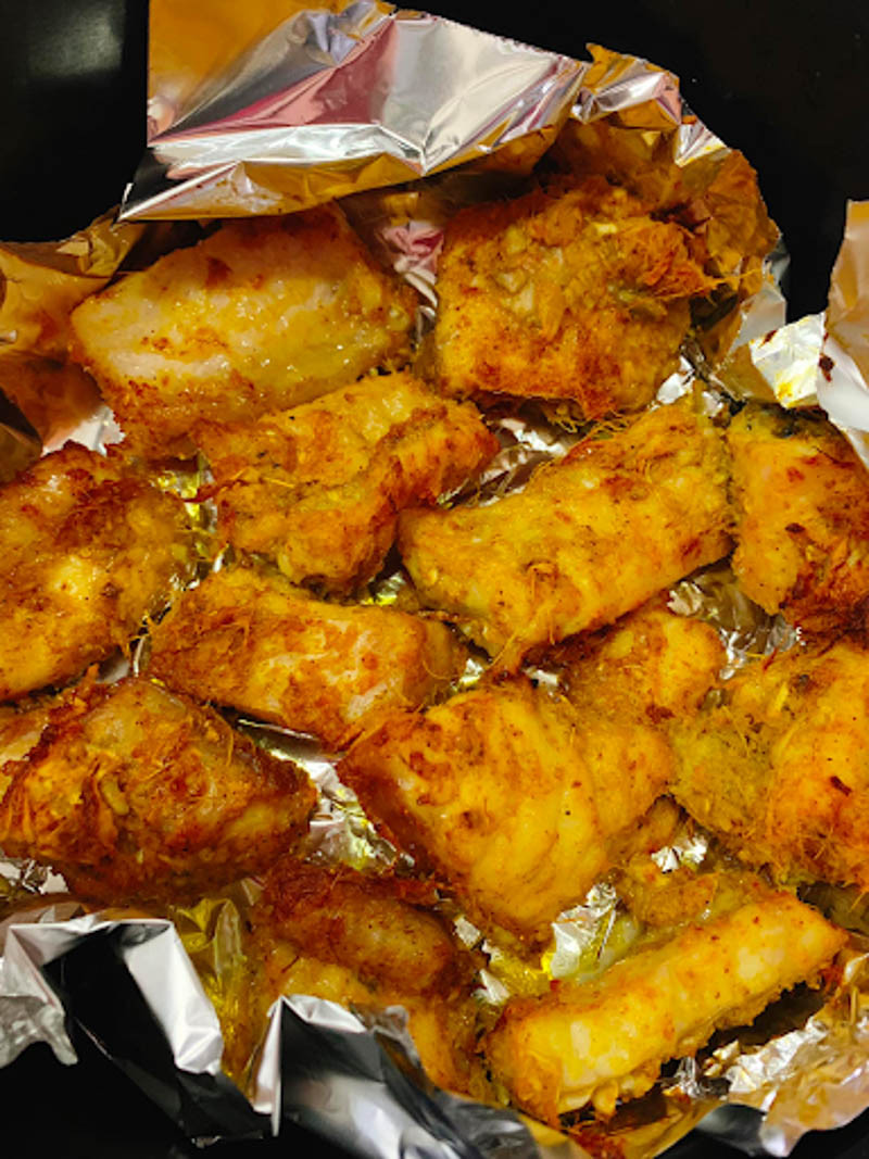 Nướng cá trên bếp than