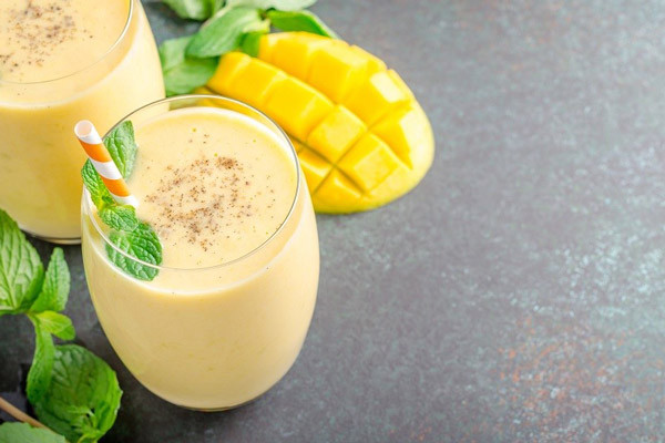 Sinh tố xoài sữa chua thơm ngon