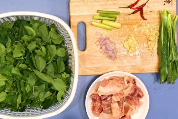 Sơ chế các nguyên liệu khác để nấu lẩu