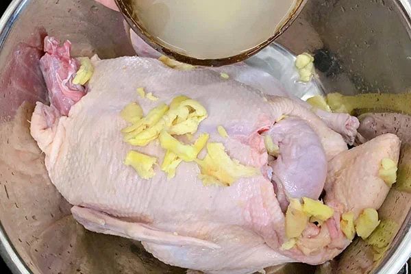 Sơ chế vịt cẩn thận để khử mùi hôi