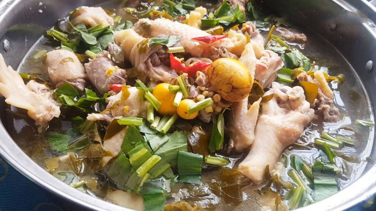 Thành phẩm của món lẩu gà lá giang