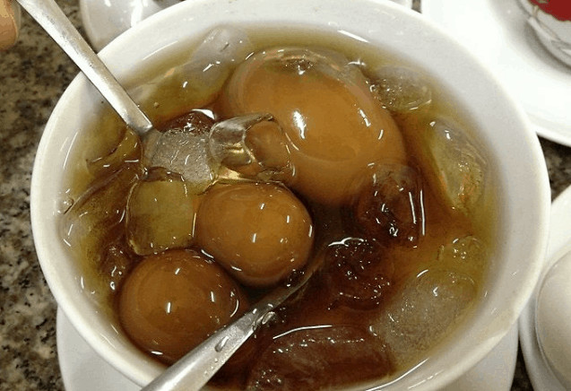 Tô chè trứng mát lạnh và đồ đáo