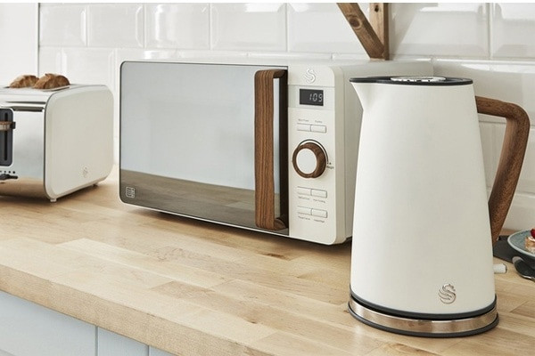 Tránh để nước trong ấm quá lâu