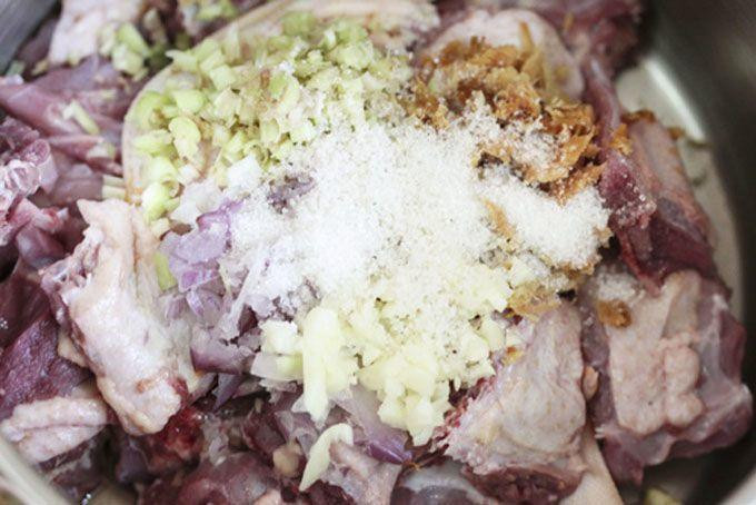 Ướp vịt với các gia vị