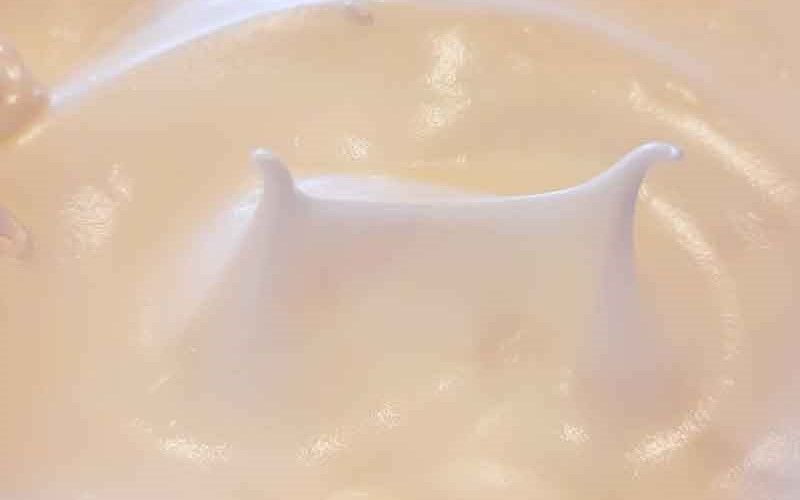 2 cách làm bánh kem dâu tây tặng sinh nhật đơn giản, bắt mắt