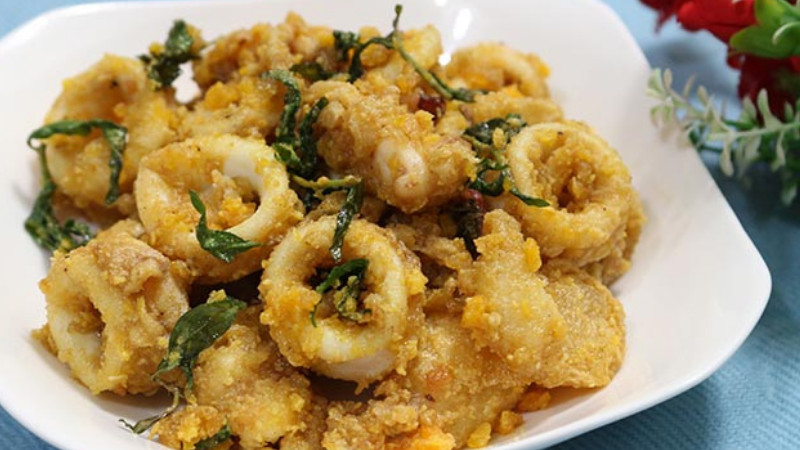 Bánh muối mang lại bao nhiêu calo? 5 công thức sử dụng trứng muối giúp giảm cân một cách hiệu quả