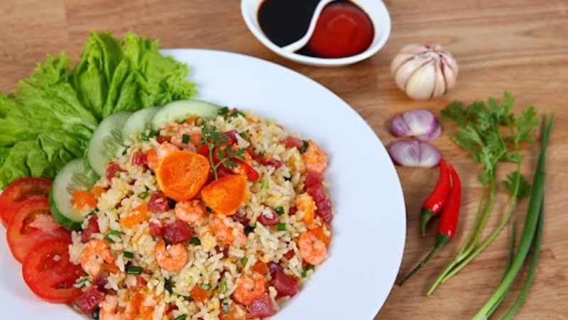 Bánh muối mang lại bao nhiêu calo? 5 công thức sử dụng trứng muối giúp giảm cân một cách hiệu quả