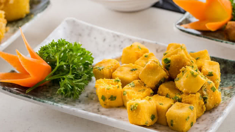 Bánh muối mang lại bao nhiêu calo? 5 công thức sử dụng trứng muối giúp giảm cân một cách hiệu quả