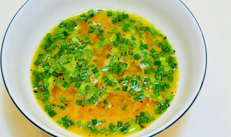 Cách làm trứng chiên với miến thơm ngon đơn giản