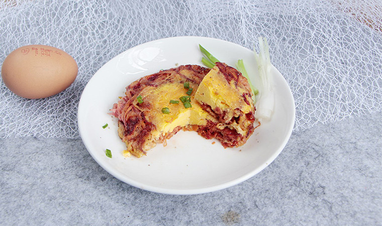 Cách làm trứng chiên với miến thơm ngon đơn giản