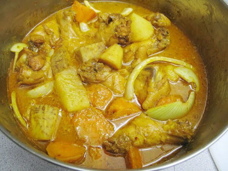 Cách nấu cà ri vịt mềm ngon béo thơm đậm đà với hành tây và khoai tây