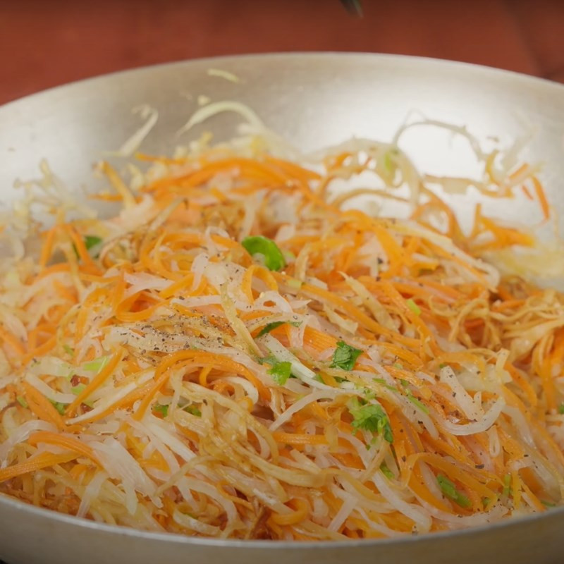 Cách nấu món su hào xào mực khô – đặc sản Bát Tràng giòn ngon với chảo