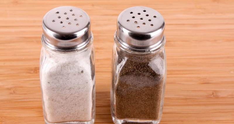 Cho hạt tiêu vào nồi khi đang nấu hay sau khi nấu xong?