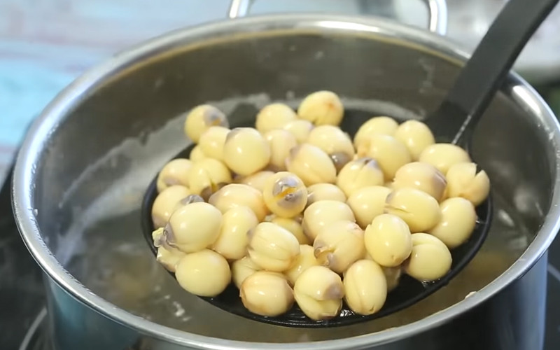 Hướng dẫn cách làm món thạch vải hạt sen ngon mát lạnh