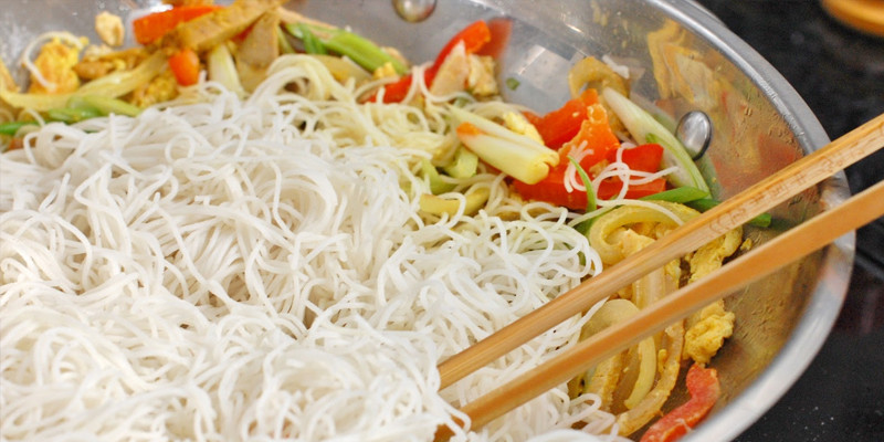 Hướng dẫn xào bún gạo không dính