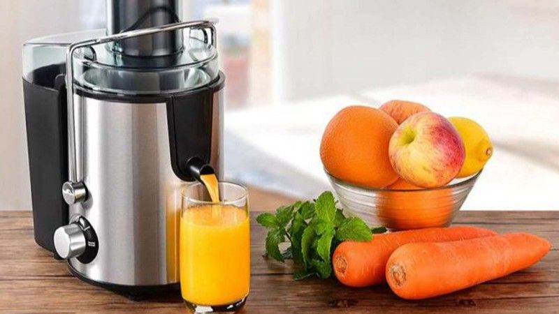 Làm nước ép cà rốt bằng máy ép trái cây, máy xay sinh tố hay máy ép chậm?