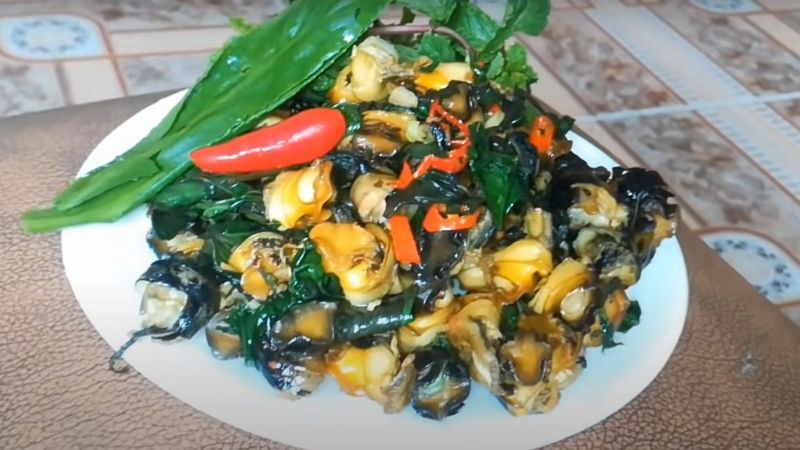 Mách bạn cách làm ốc bươu xào lá lốt giòn sần sật, thơm nức mũi